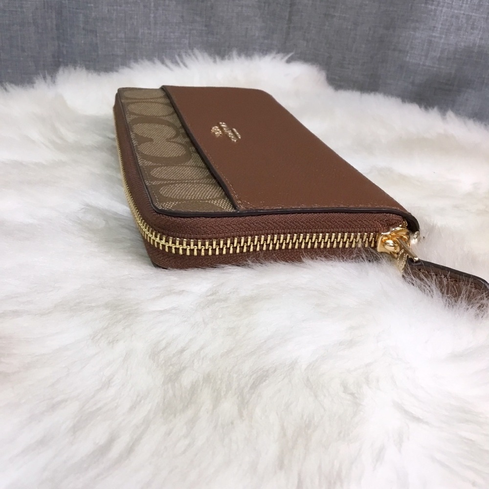 Coach Wallet - Picture 4 of 12